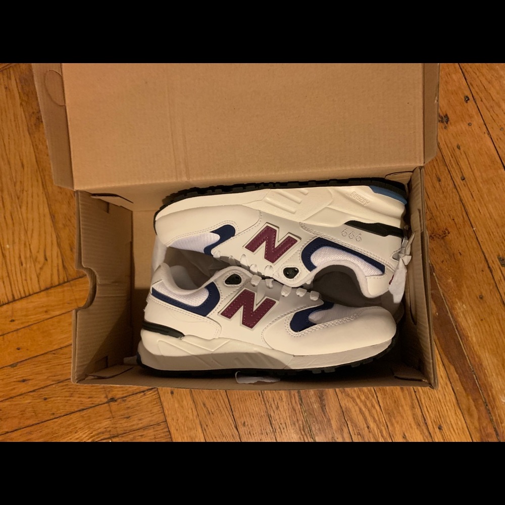 New Balance Women’s WL990 White Size 6.5 Sneakers
